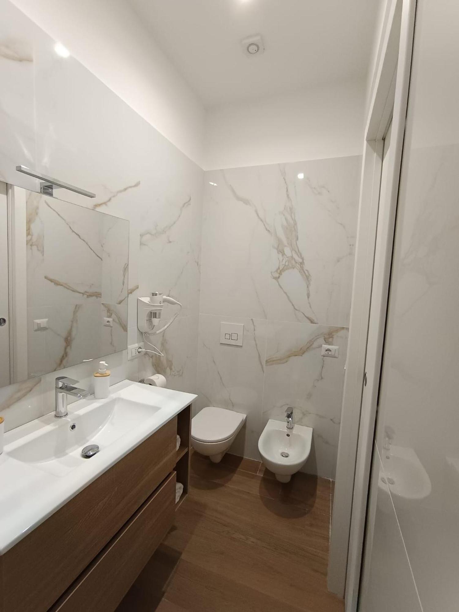 Ferienwohnung Dimora Crispi 70 Bari Exterior foto