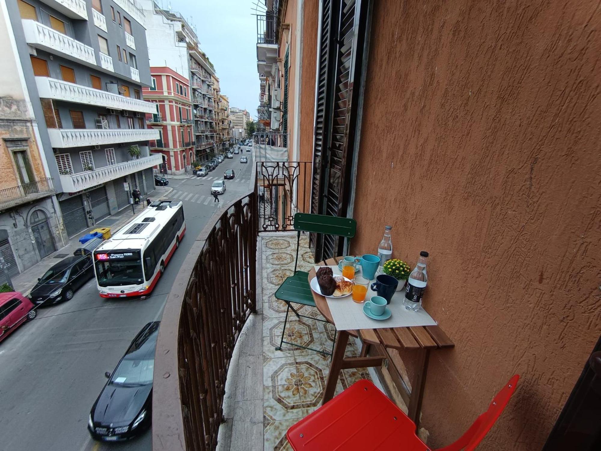 Ferienwohnung Dimora Crispi 70 Bari Exterior foto